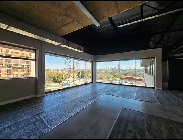 768M² SHOWROOM TO LET IN KRAMERVILLE